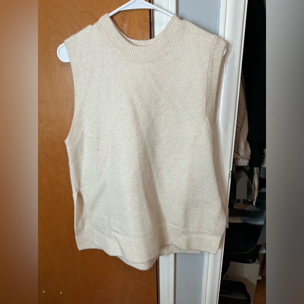 Sweater vest 
H&m